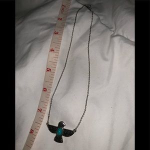 Silver tone necklace with eagle pendant 👏🥰